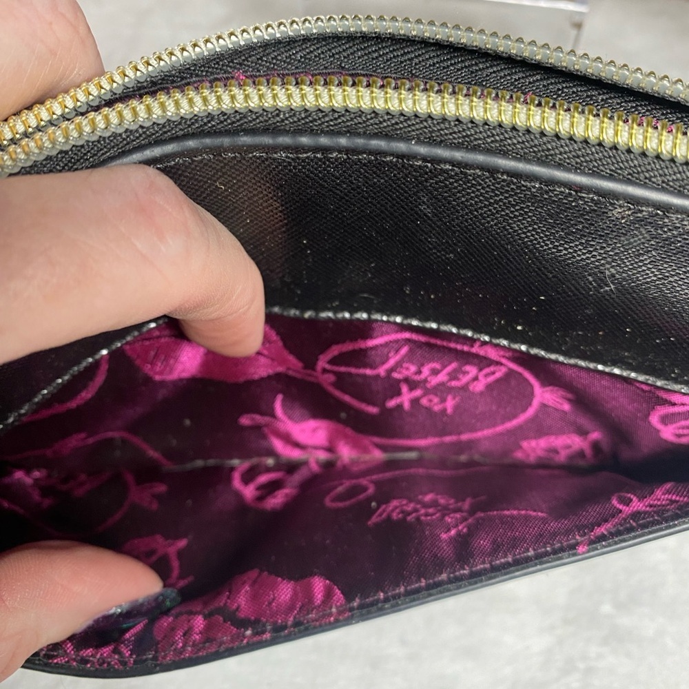 EUC Betsey Johnson Wristlet/Wallet - Picture 9 of 10